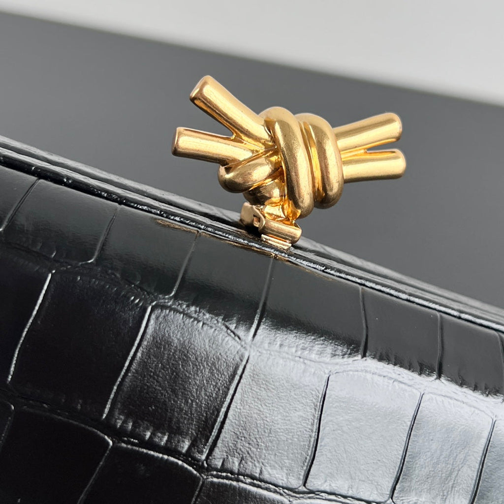 BOTTEGA VENETA KNOT 19 IN BLACK CROCODILE PATTERN CALFSKIN