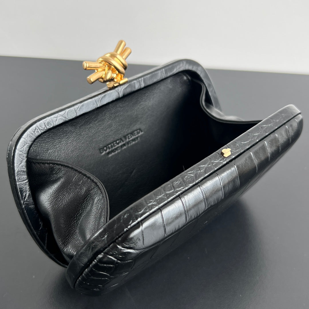 BOTTEGA VENETA KNOT 19 IN BLACK CROCODILE PATTERN CALFSKIN