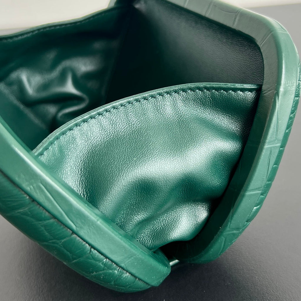 BOTTEGA VENETA KNOT 19 IN EDEN GREEN CROCODILE PATTERN CALFSKIN