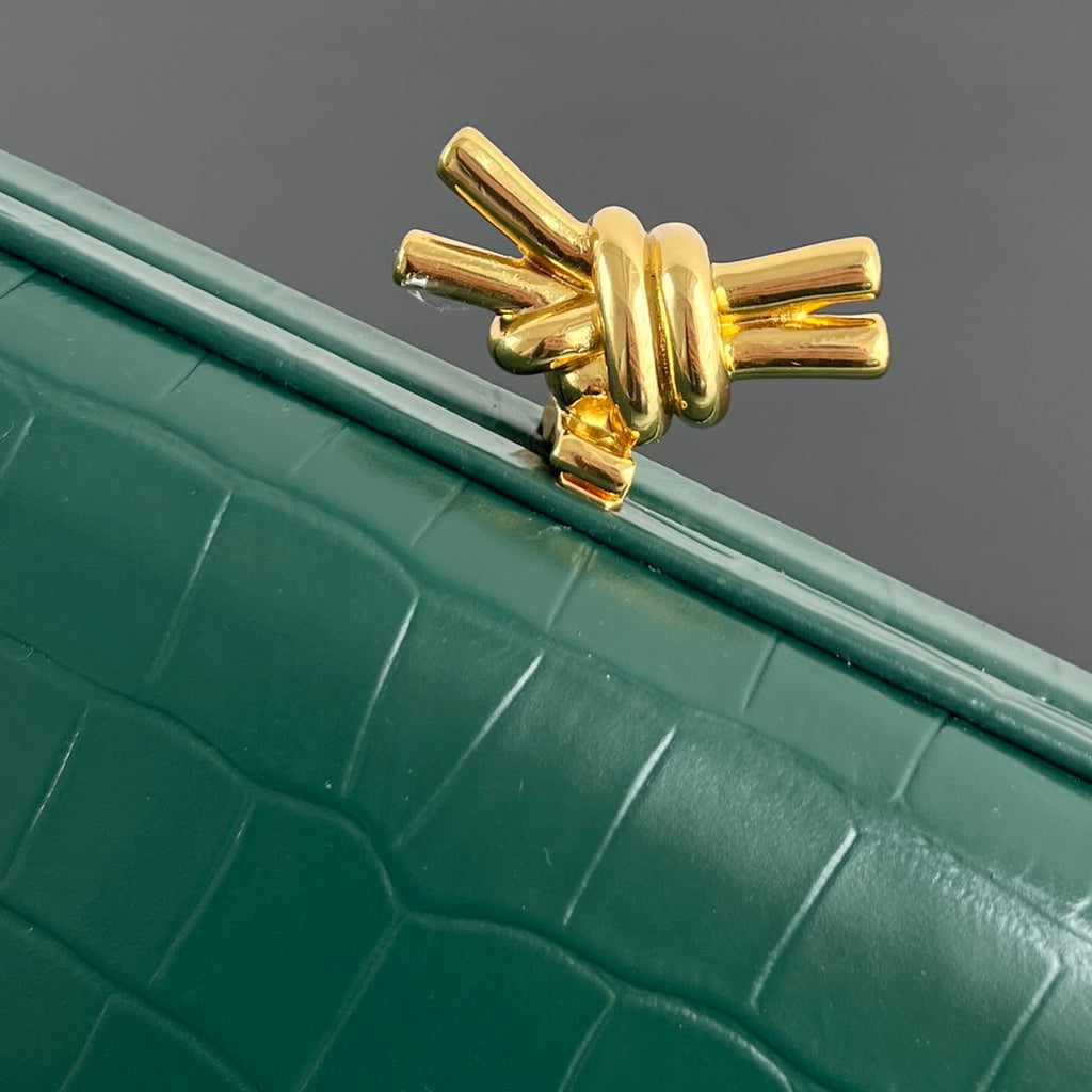 BOTTEGA VENETA KNOT 19 IN EDEN GREEN CROCODILE PATTERN CALFSKIN