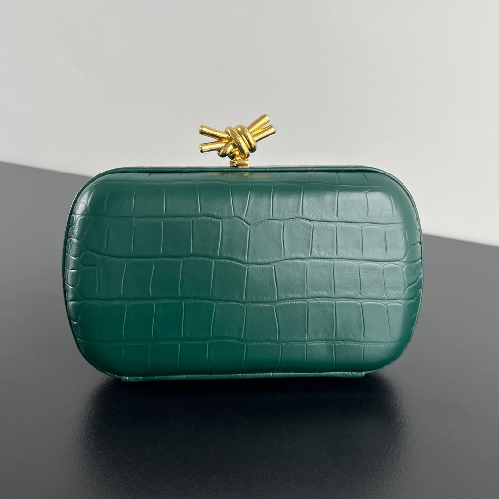 BOTTEGA VENETA KNOT 19 IN EDEN GREEN CROCODILE PATTERN CALFSKIN