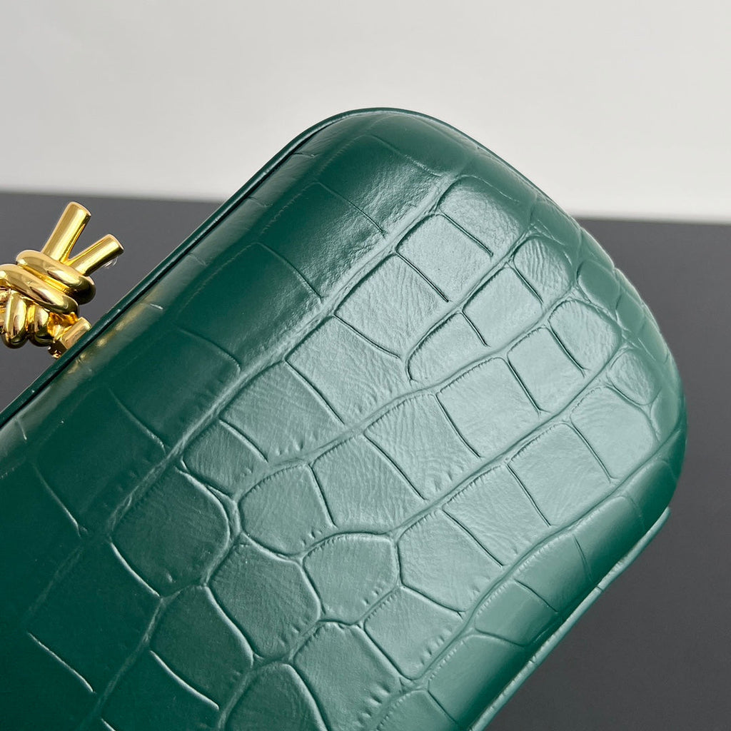 BOTTEGA VENETA KNOT 19 IN EDEN GREEN CROCODILE PATTERN CALFSKIN