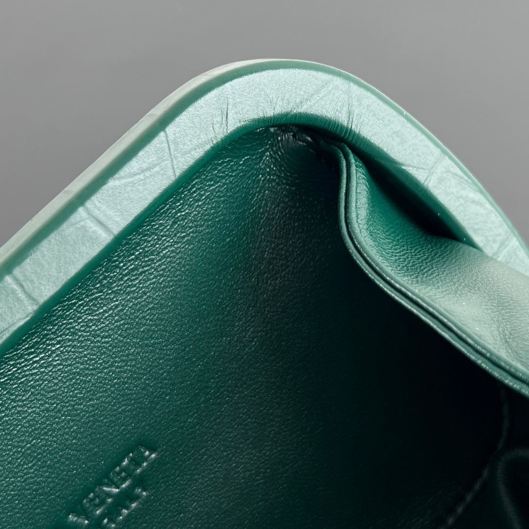 BOTTEGA VENETA KNOT 19 IN EDEN GREEN CROCODILE PATTERN CALFSKIN