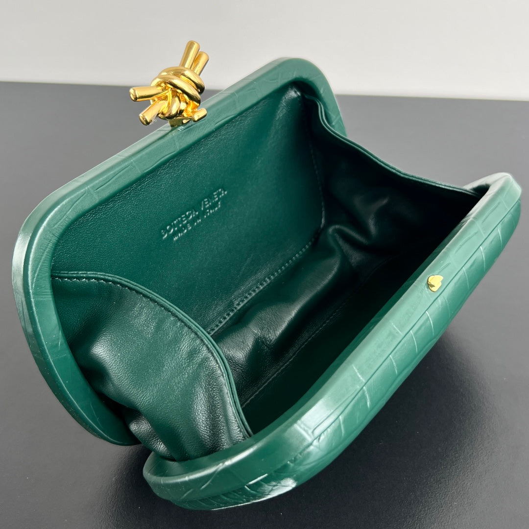 BOTTEGA VENETA KNOT 19 IN EDEN GREEN CROCODILE PATTERN CALFSKIN