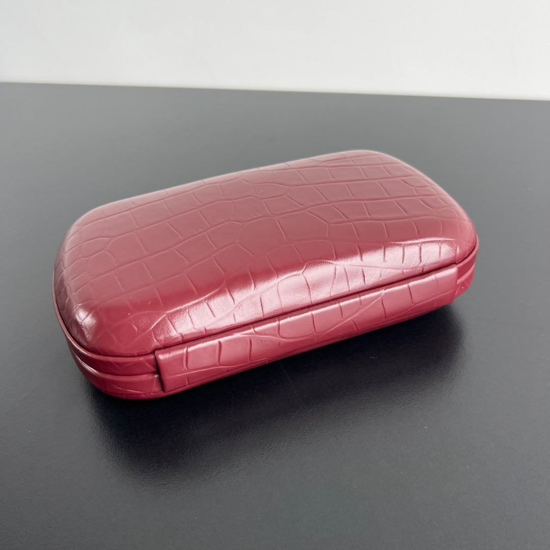 BOTTEGA VENETA KNOT 19 IN BURGUNDY RED CROCODILE PATTERN CALFSKIN