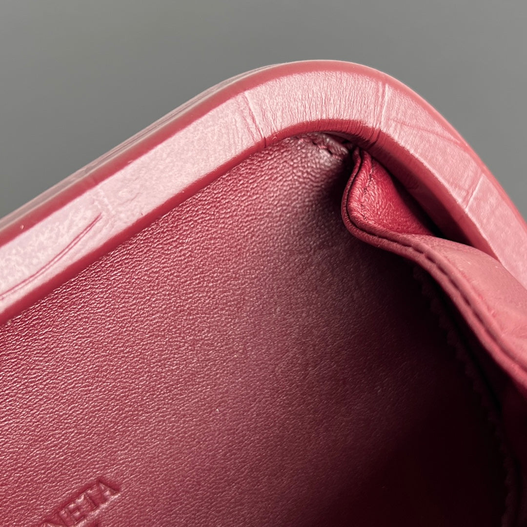 BOTTEGA VENETA KNOT 19 IN BURGUNDY RED CROCODILE PATTERN CALFSKIN