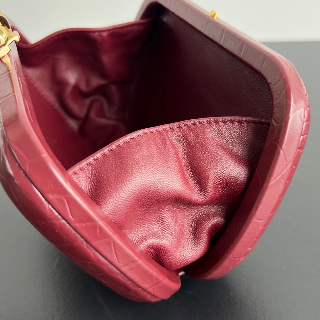 BOTTEGA VENETA KNOT 19 IN BURGUNDY RED CROCODILE PATTERN CALFSKIN