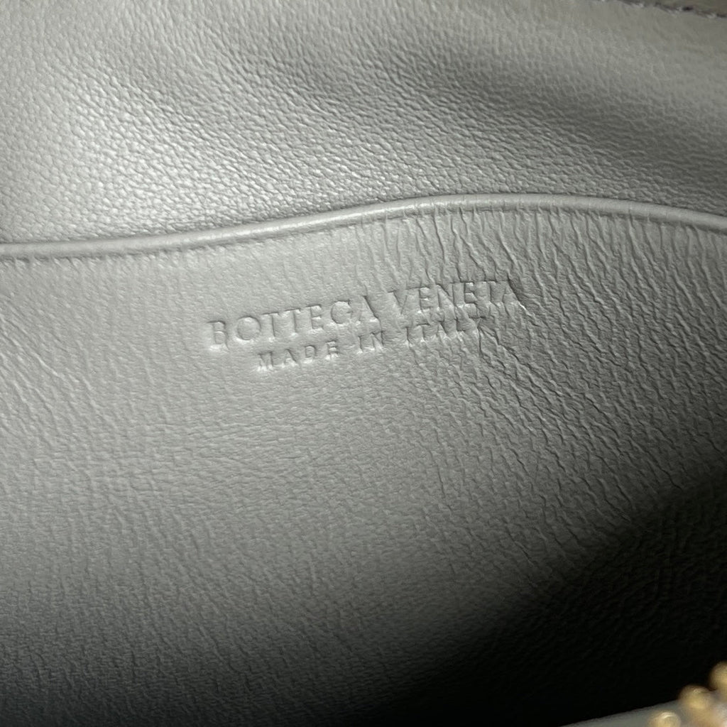 BOTTEGA VENETA INTRECCIATO 16 BAG IN WHITE LAMBSKIN