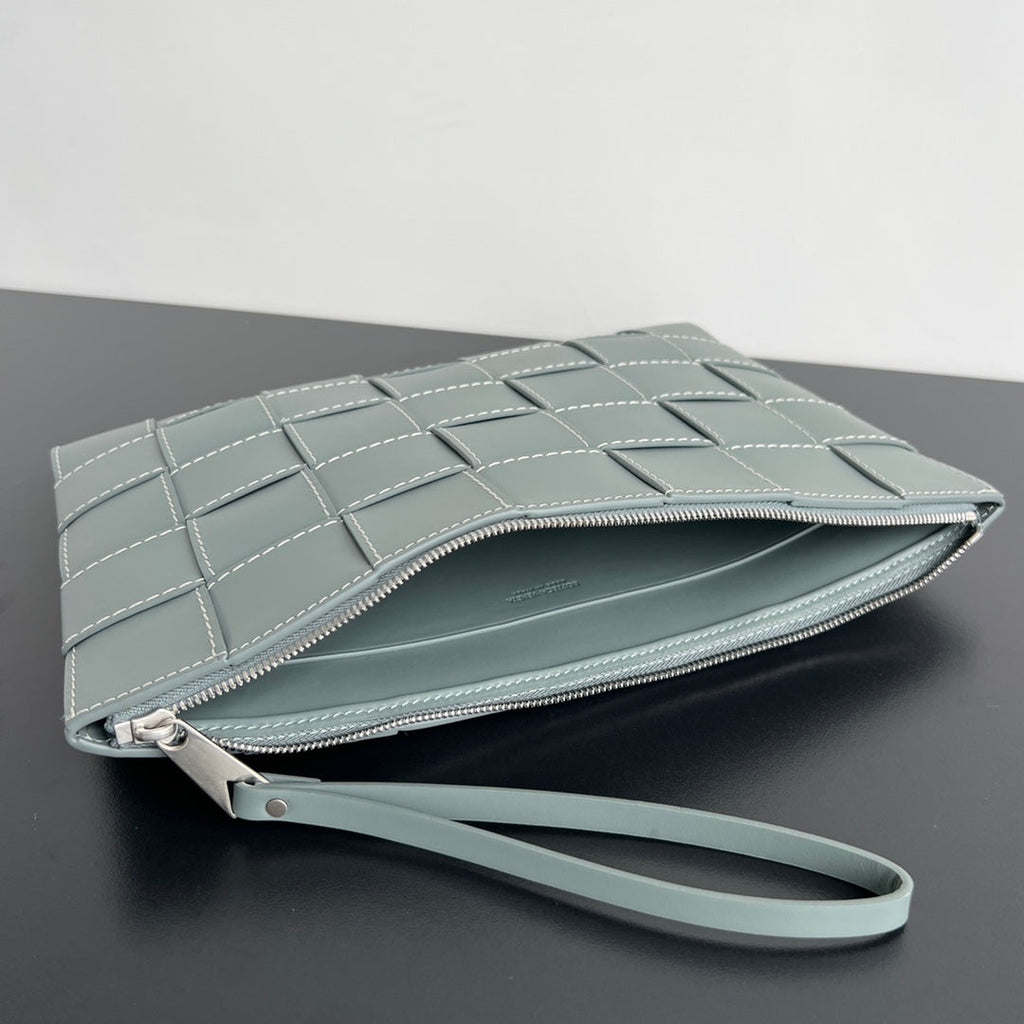 BOTTEGA VENETA LARGE CASSETTE POUCH 35 IN GUNSMOKE CALFSKIN