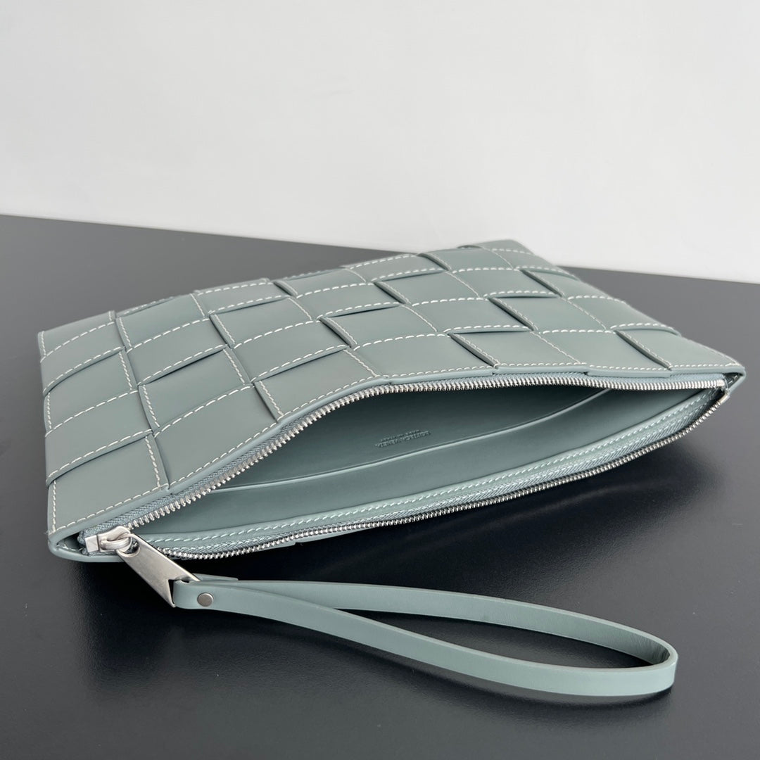 BOTTEGA VENETA LARGE CASSETTE POUCH 35 IN GUNSMOKE CALFSKIN