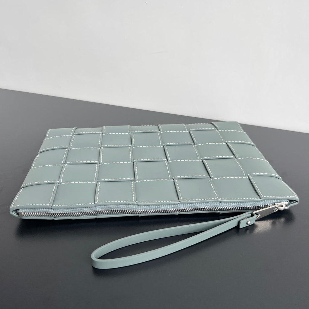 BOTTEGA VENETA LARGE CASSETTE POUCH 35 IN GUNSMOKE CALFSKIN
