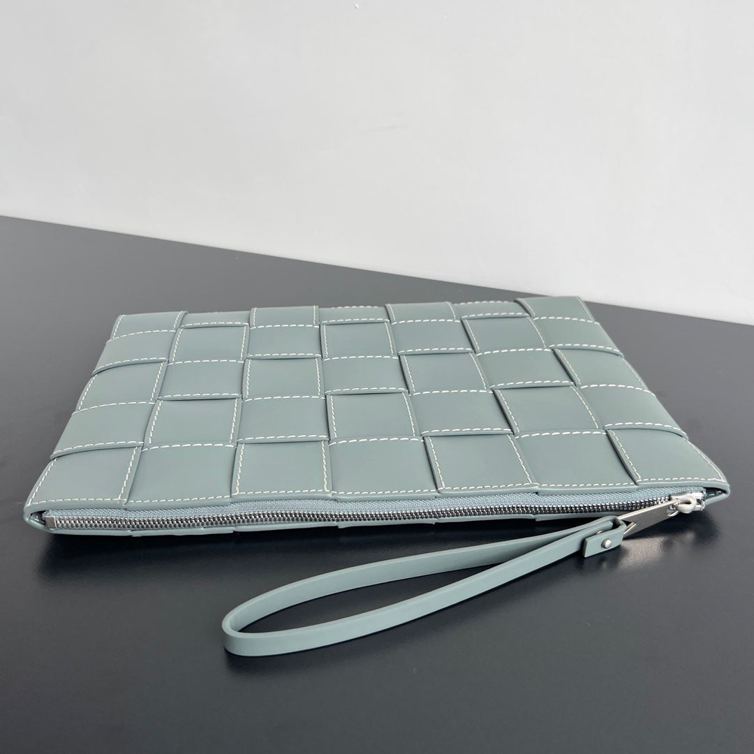 BOTTEGA VENETA LARGE CASSETTE POUCH 35 IN GUNSMOKE CALFSKIN