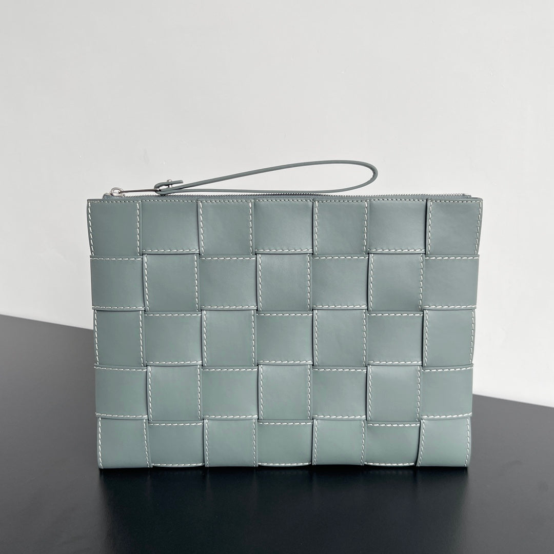 BOTTEGA VENETA LARGE CASSETTE POUCH 35 IN GUNSMOKE CALFSKIN