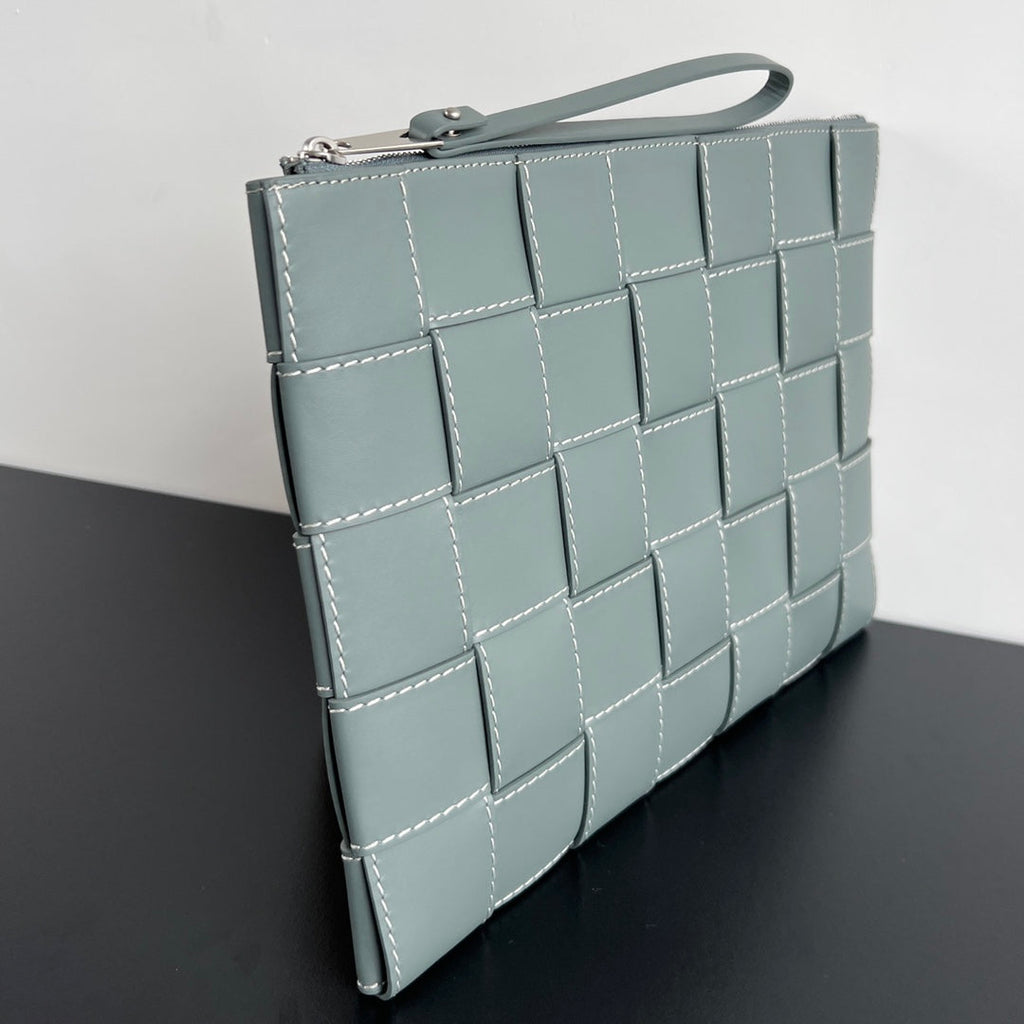 BOTTEGA VENETA LARGE CASSETTE POUCH 35 IN GUNSMOKE CALFSKIN