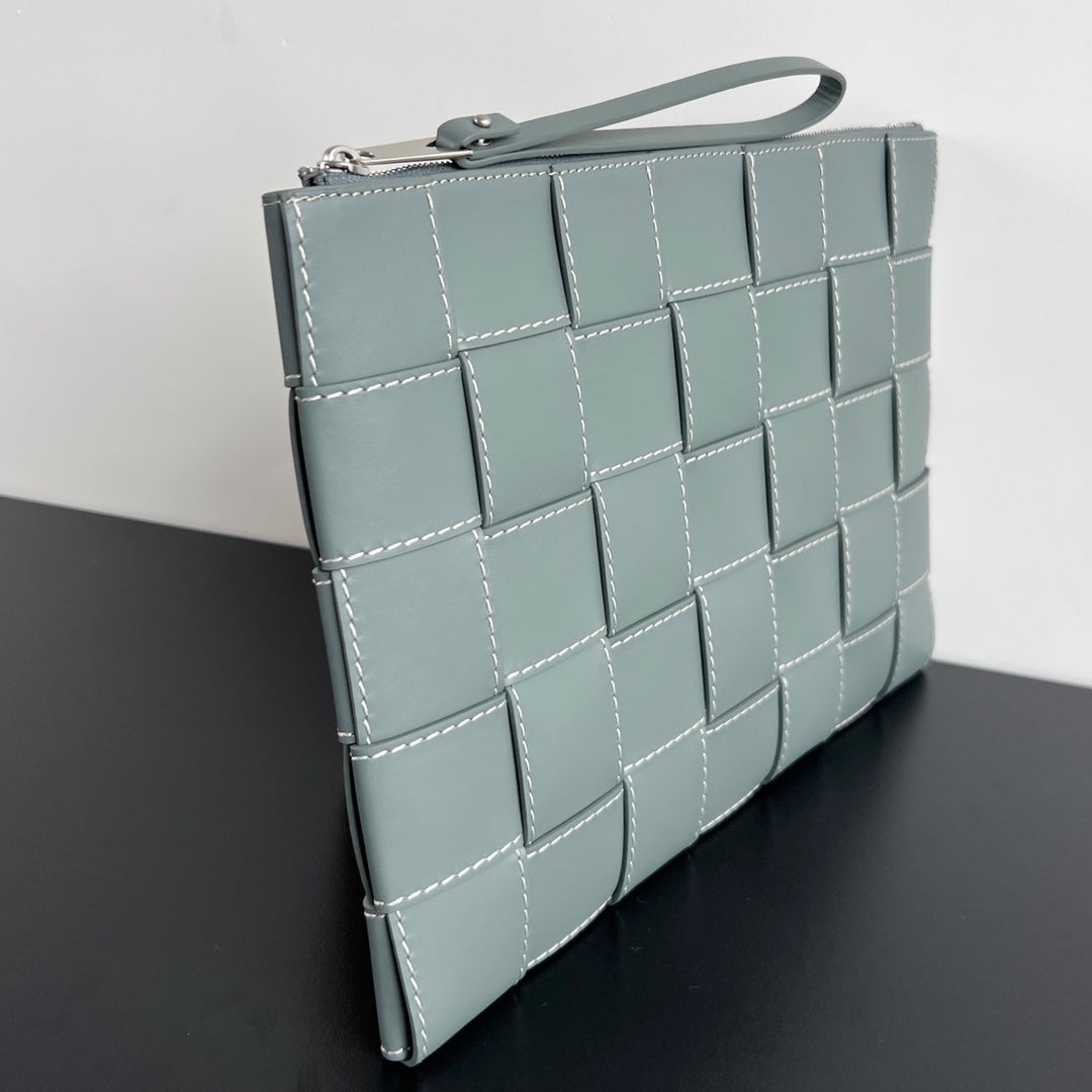 BOTTEGA VENETA LARGE CASSETTE POUCH 35 IN GUNSMOKE CALFSKIN