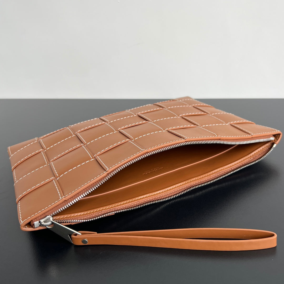 BOTTEGA VENETA LARGE CASSETTE POUCH 35 IN BURNT SIENNA CALFSKIN