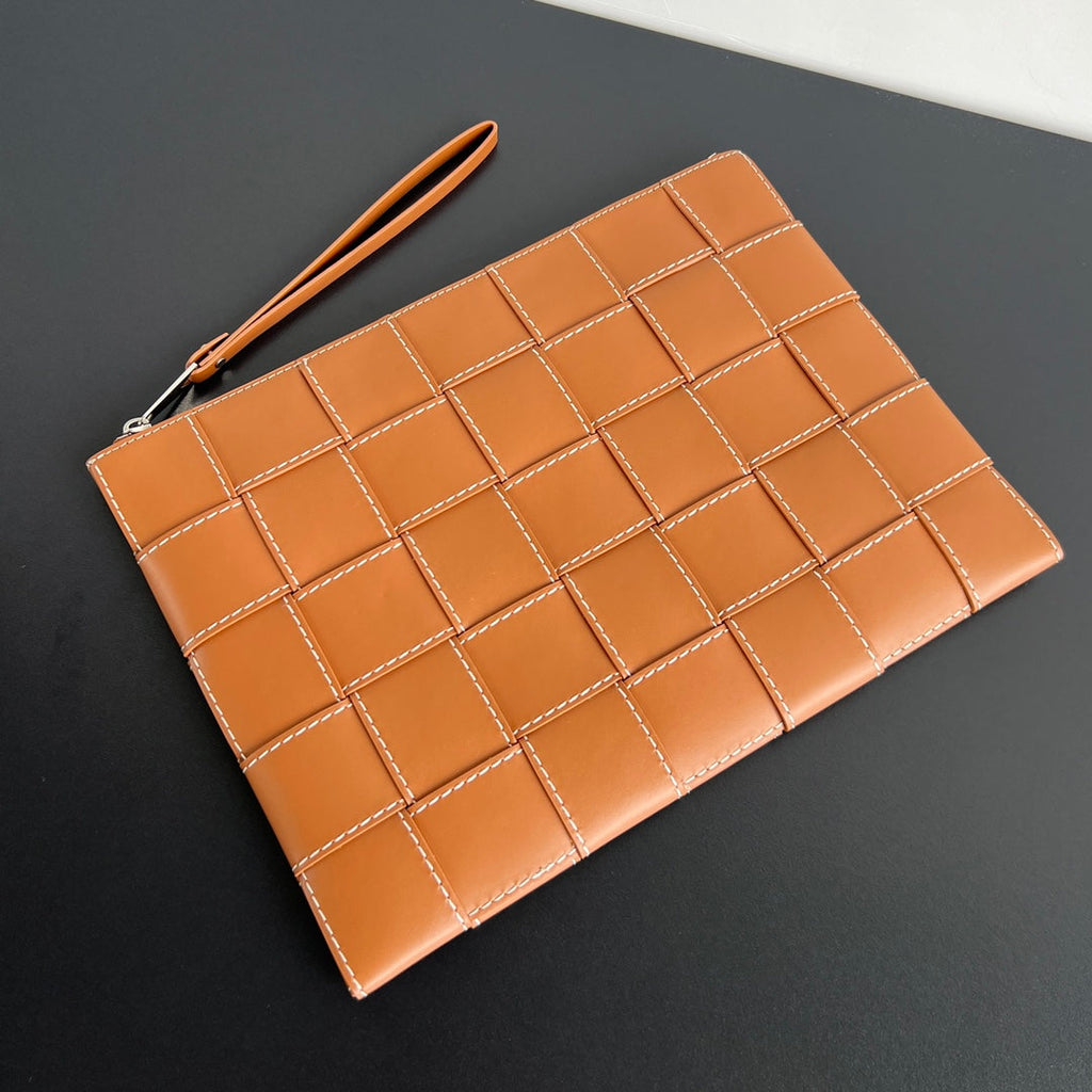BOTTEGA VENETA LARGE CASSETTE POUCH 35 IN BURNT SIENNA CALFSKIN