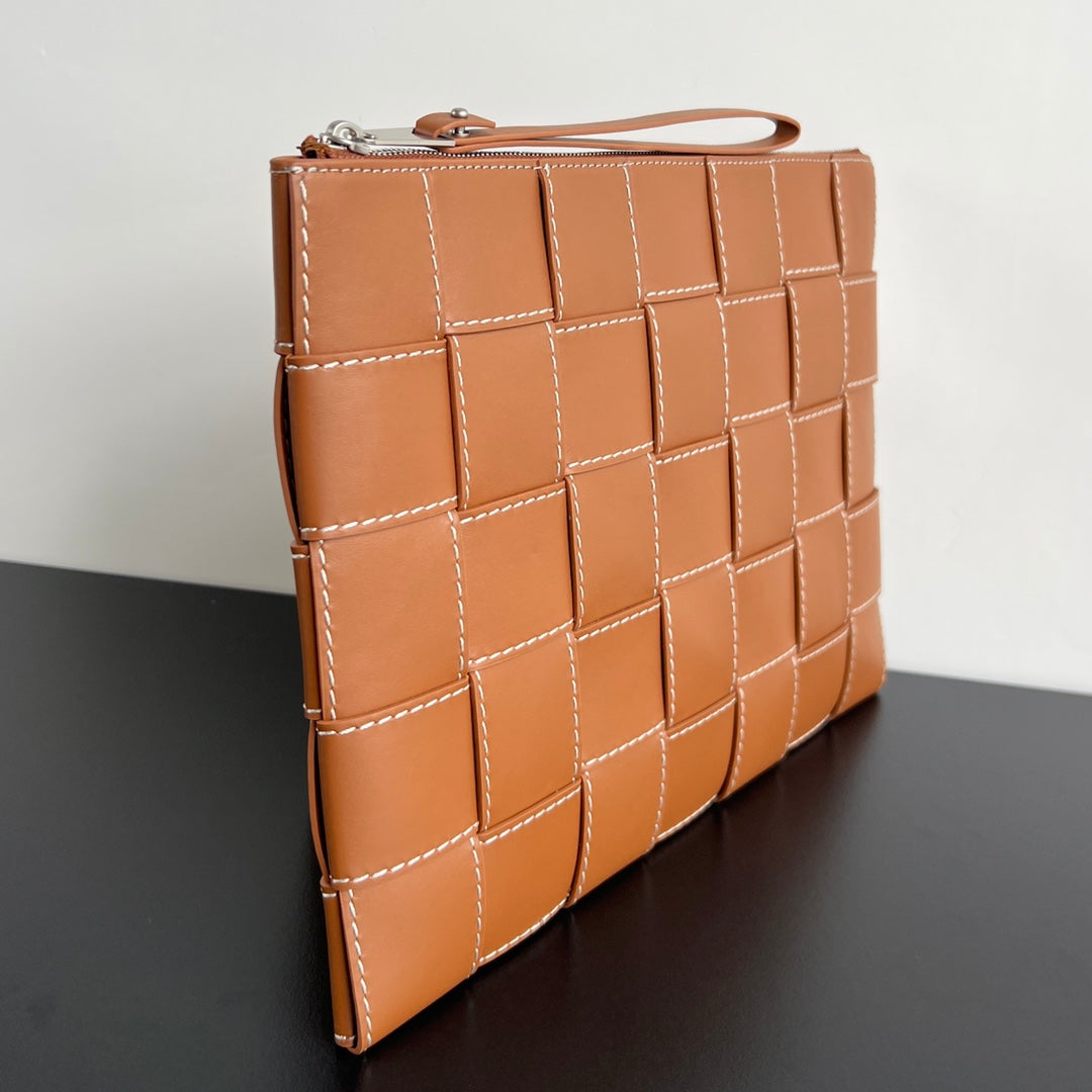BOTTEGA VENETA LARGE CASSETTE POUCH 35 IN BURNT SIENNA CALFSKIN