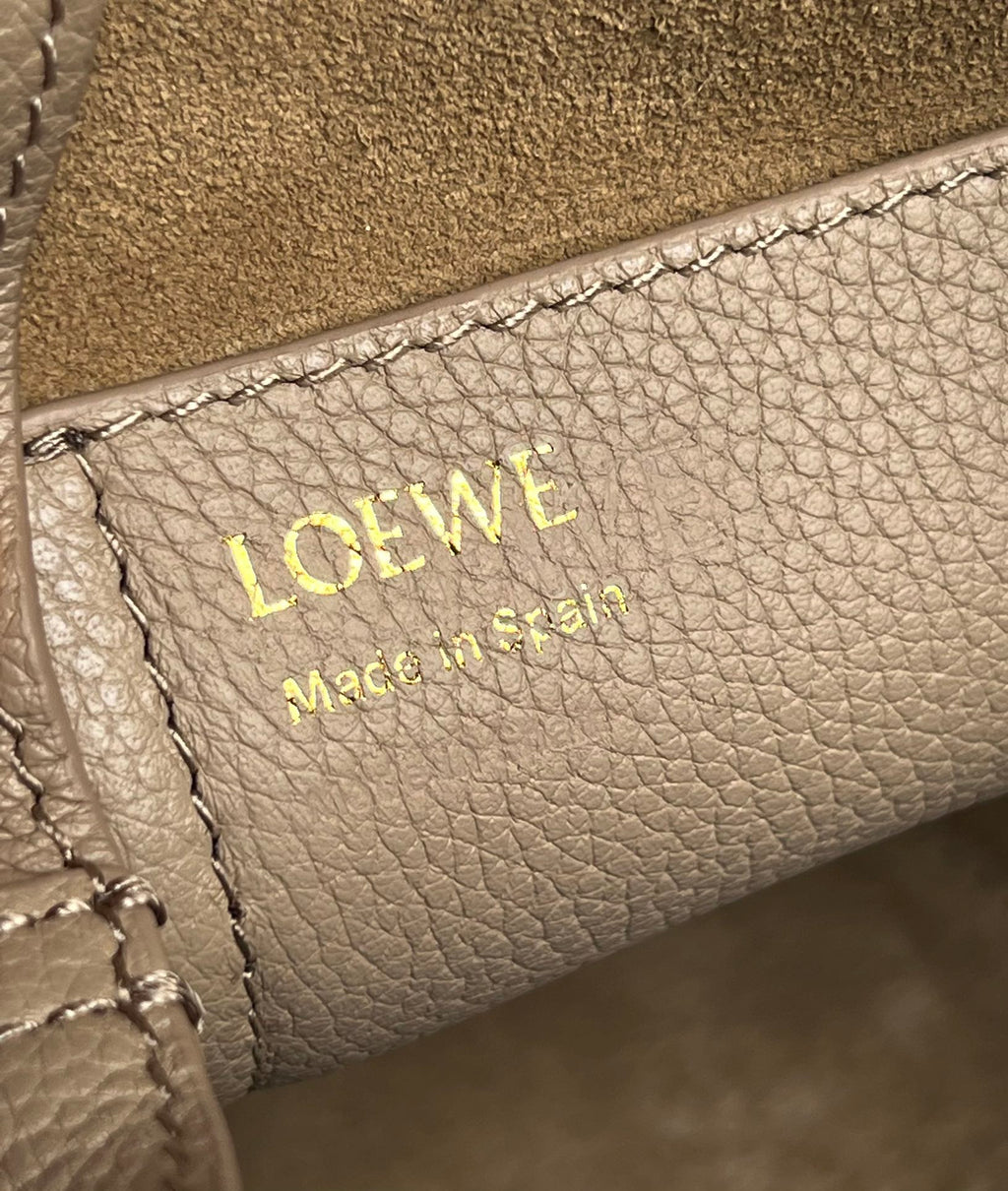 LOEWE LOE MINI 19 PEBBLE BUCKET IN CAMEL BROWN MELLOW CALFSKIN