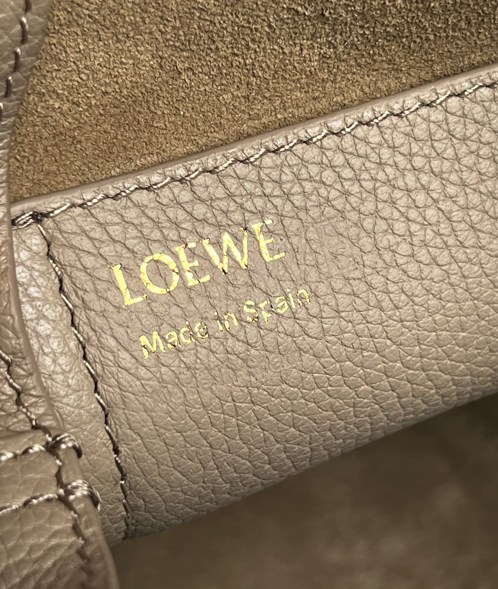 LOEWE LOE MINI 19 PEBBLE BUCKET IN CAMEL BROWN MELLOW CALFSKIN