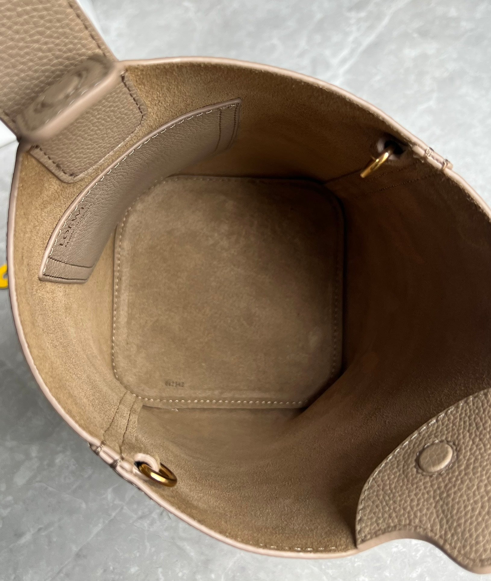 LOEWE LOE MINI 19 PEBBLE BUCKET IN CAMEL BROWN MELLOW CALFSKIN