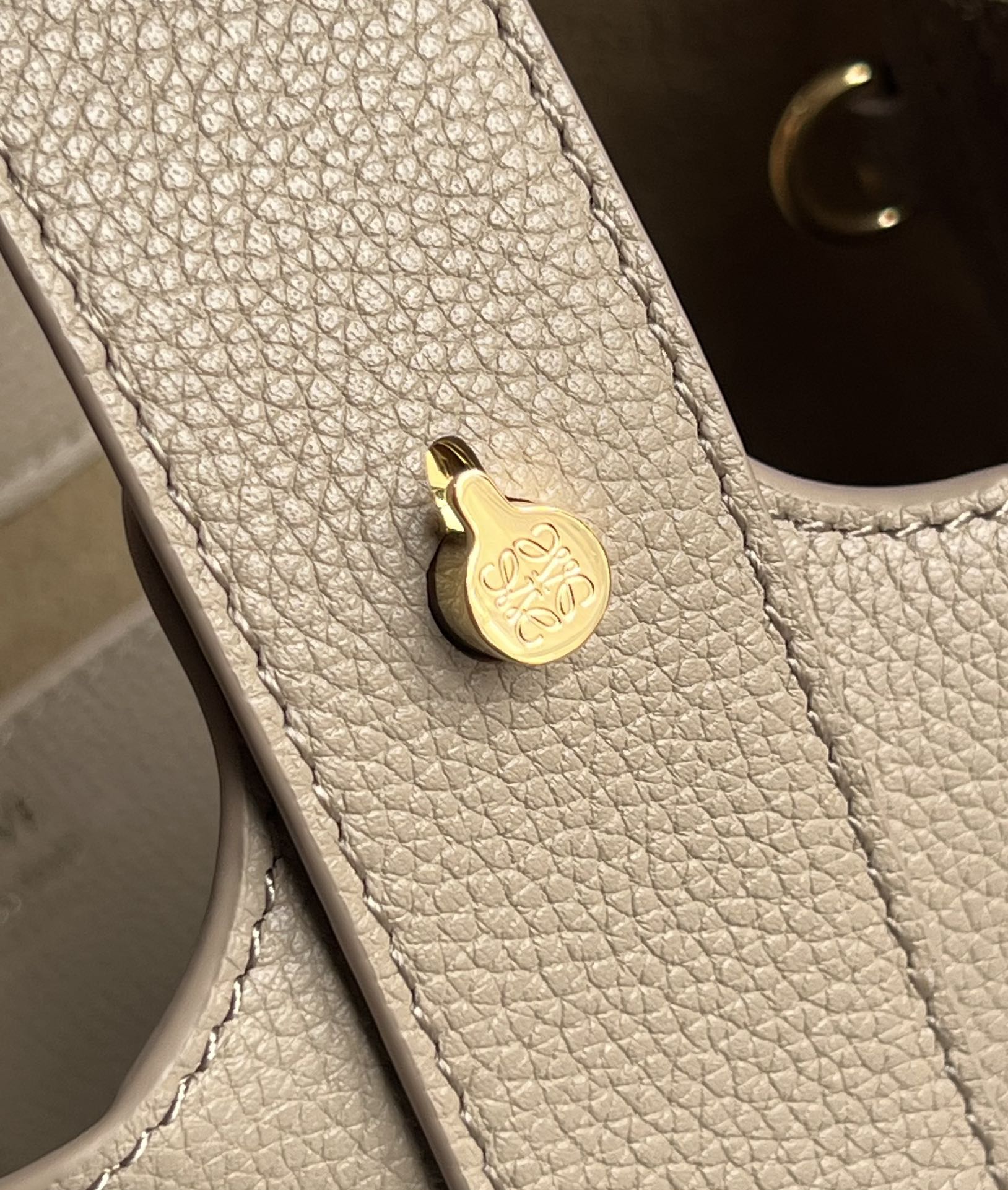 LOEWE LOE MINI 19 PEBBLE BUCKET IN CAMEL BROWN MELLOW CALFSKIN