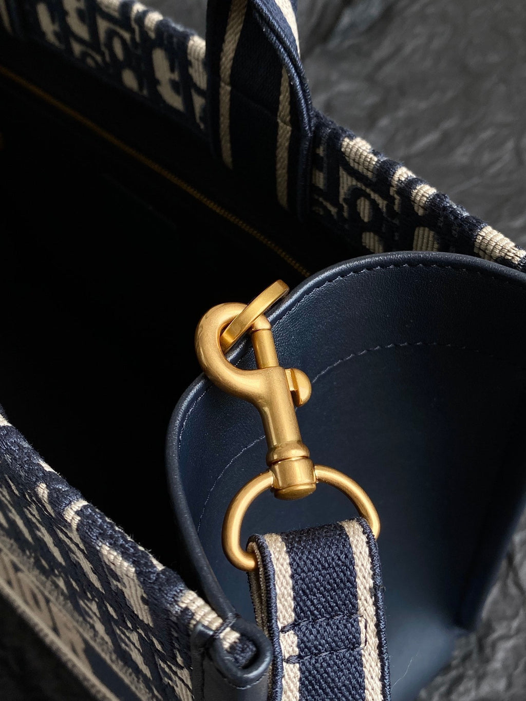 DIOR MEDIUM BOOK TOTE 36 BLUE OBLIQUE EMBROIDERY