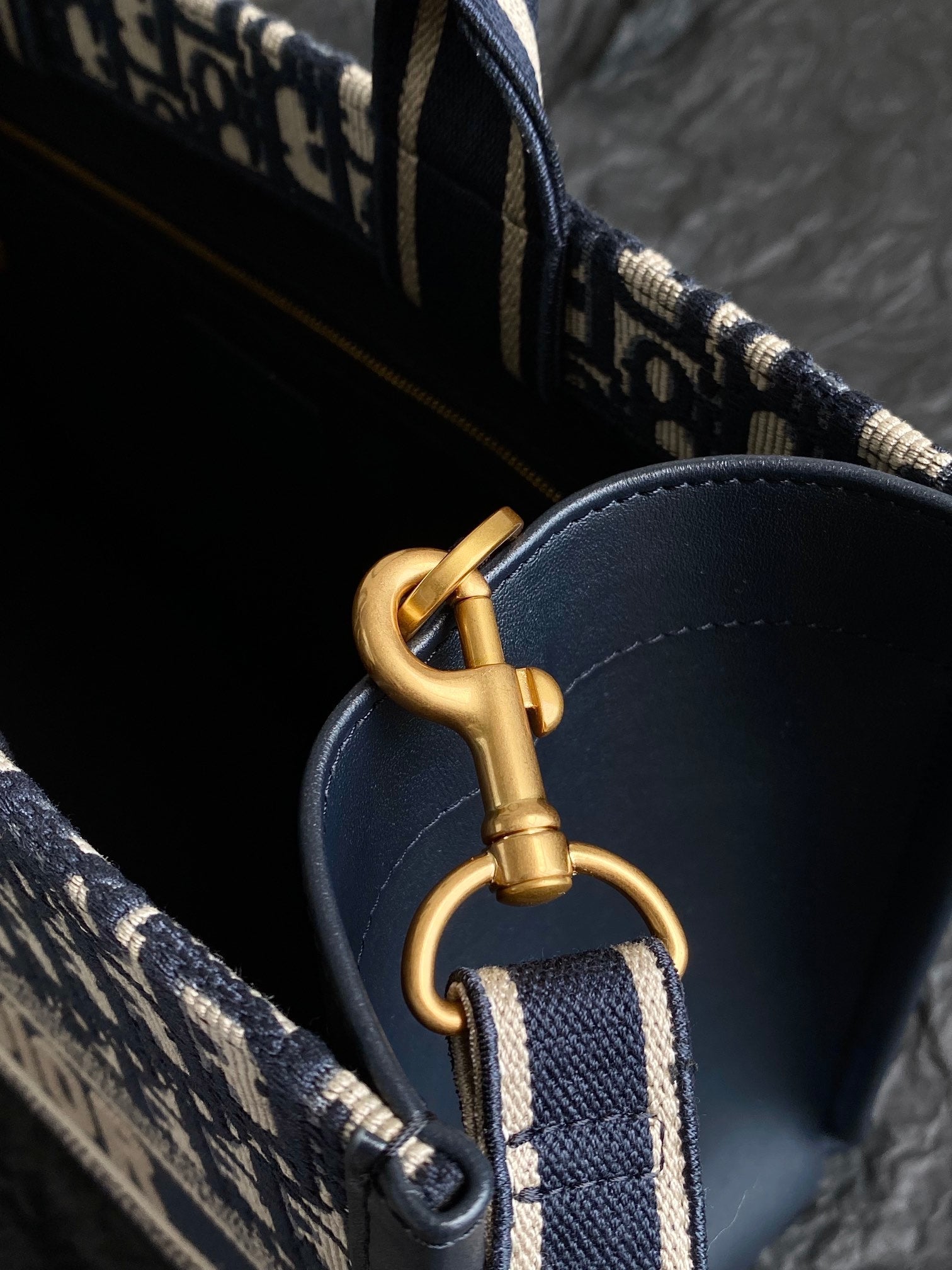 DIOR MEDIUM BOOK TOTE 36 BLUE OBLIQUE EMBROIDERY