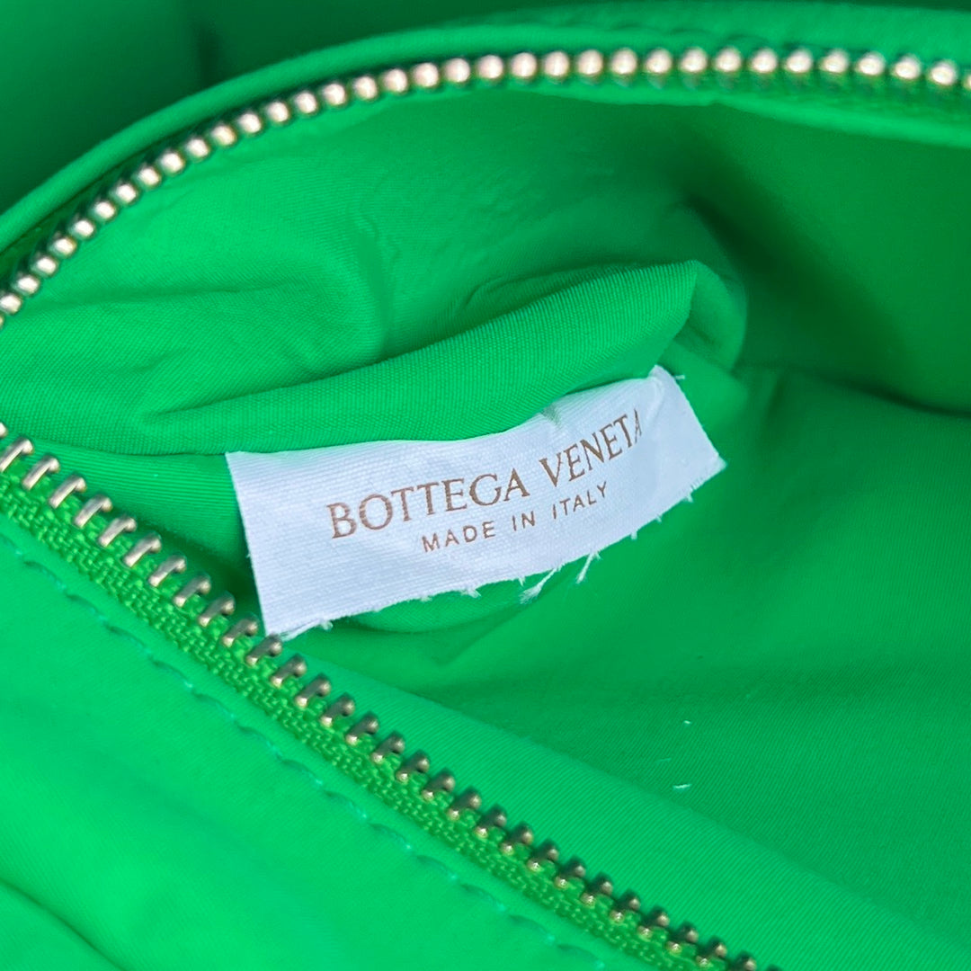 BOTTEGA VENETA INTRECCIATO CLUTCH 26 IN MALACHITE GREEN CALFSKIN