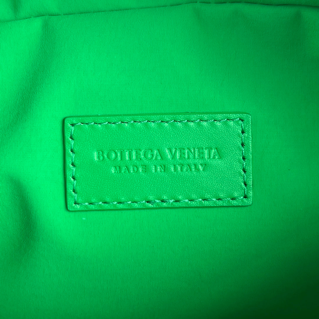 BOTTEGA VENETA INTRECCIATO CLUTCH 26 IN MALACHITE GREEN CALFSKIN