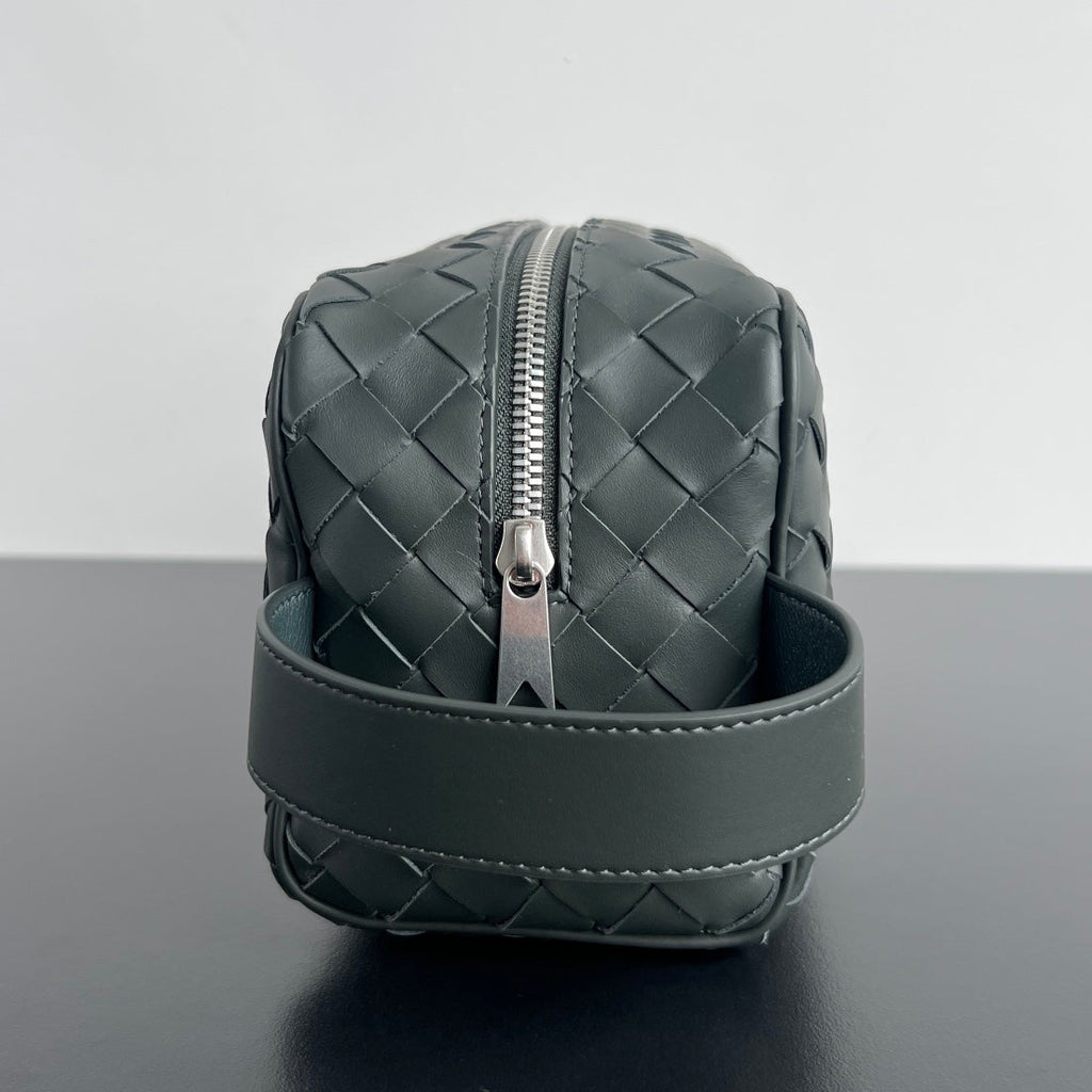 BOTTEGA VENETA INTRECCIATO CLUTCH 26 IN CORDUROY GRAY CALFSKIN