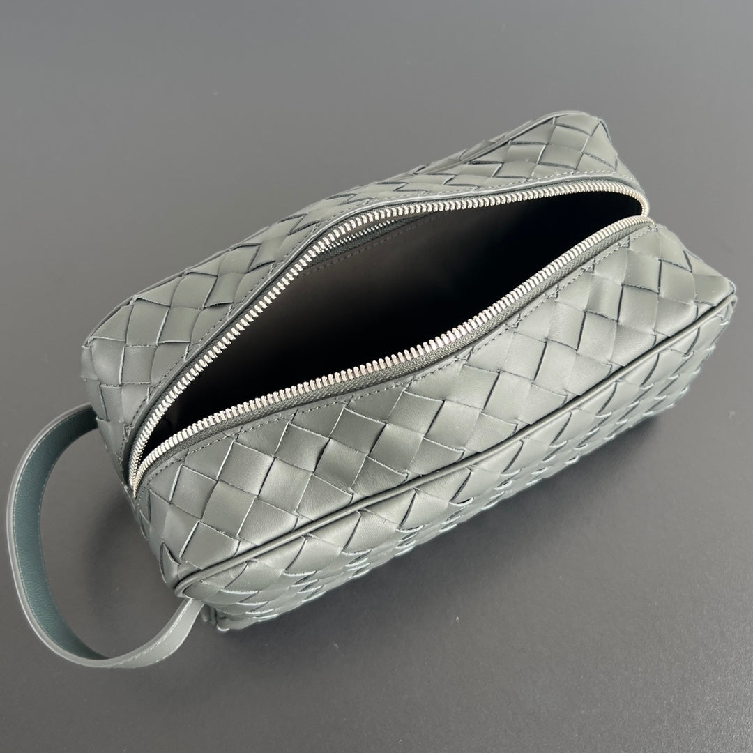 BOTTEGA VENETA INTRECCIATO CLUTCH 26 IN CORDUROY GRAY CALFSKIN