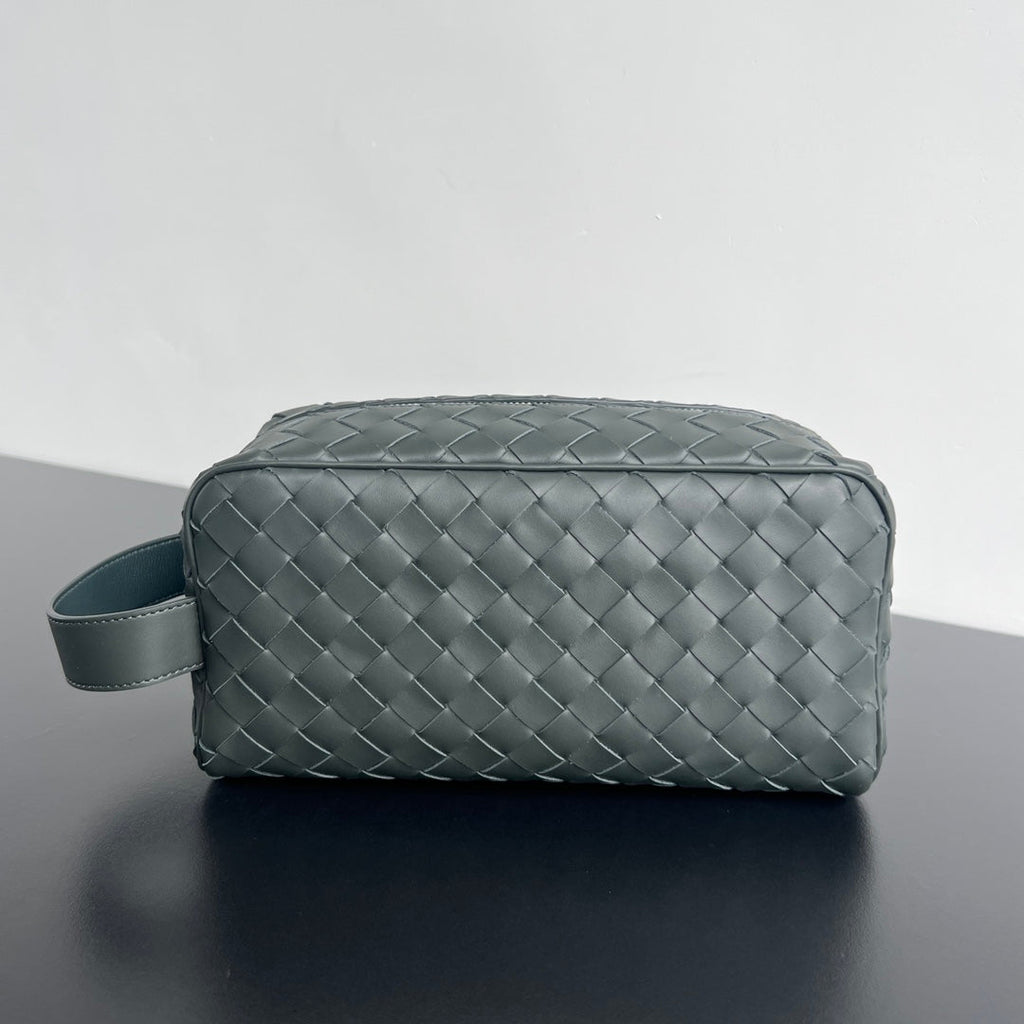 BOTTEGA VENETA INTRECCIATO CLUTCH 26 IN CORDUROY GRAY CALFSKIN
