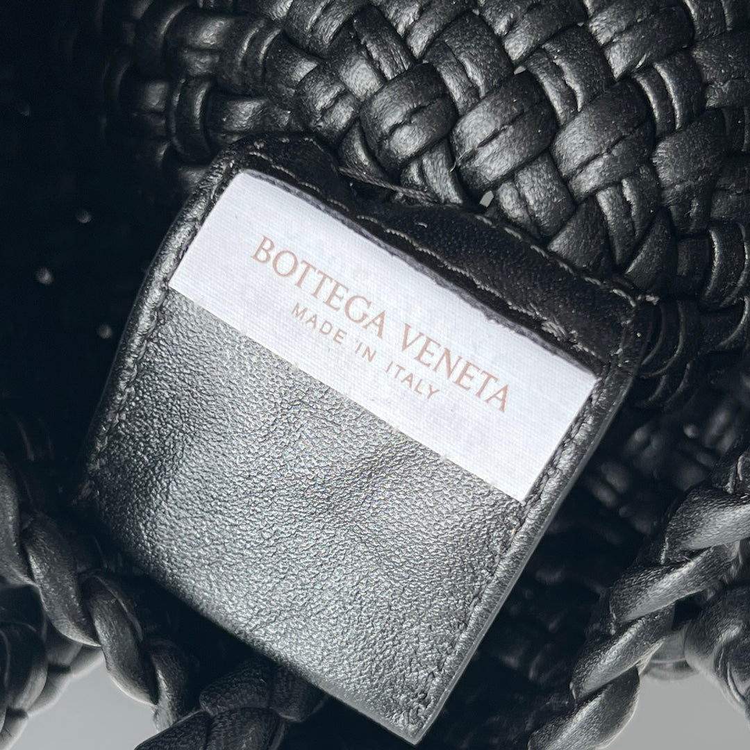 BOTTEGA VENETA MINI TOSCA 20 IN BLACK CALFSKIN