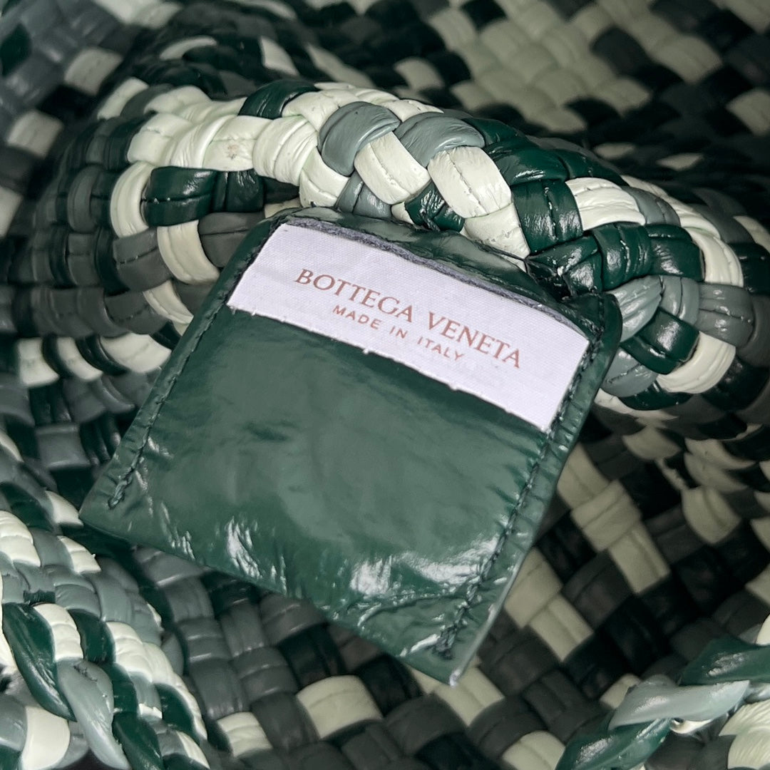 BOTTEGA VENETA MINI TOSCA 20 IN WHITE MIX GREEN CALFSKIN