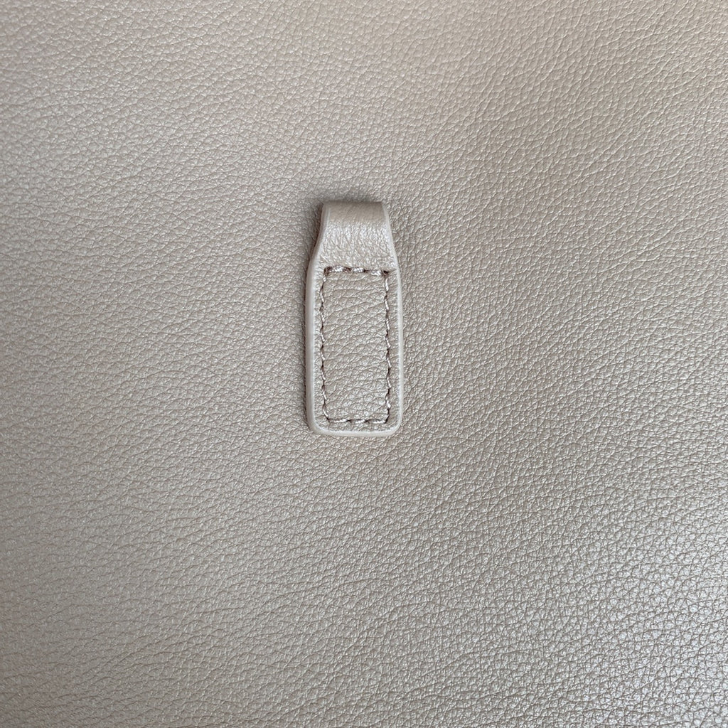 SAINT LAURENT LE 5 À 7 SMALL SUPPLE 23 IN BEIGE LAMBSKIN GOLD BUCKLE