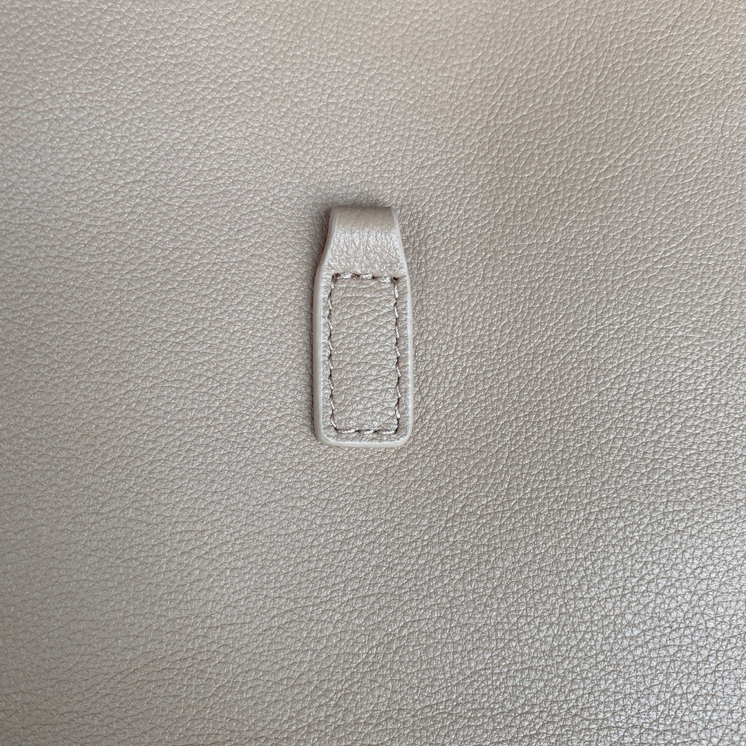 SAINT LAURENT LE 5 À 7 SMALL SUPPLE 23 IN BEIGE LAMBSKIN GOLD BUCKLE