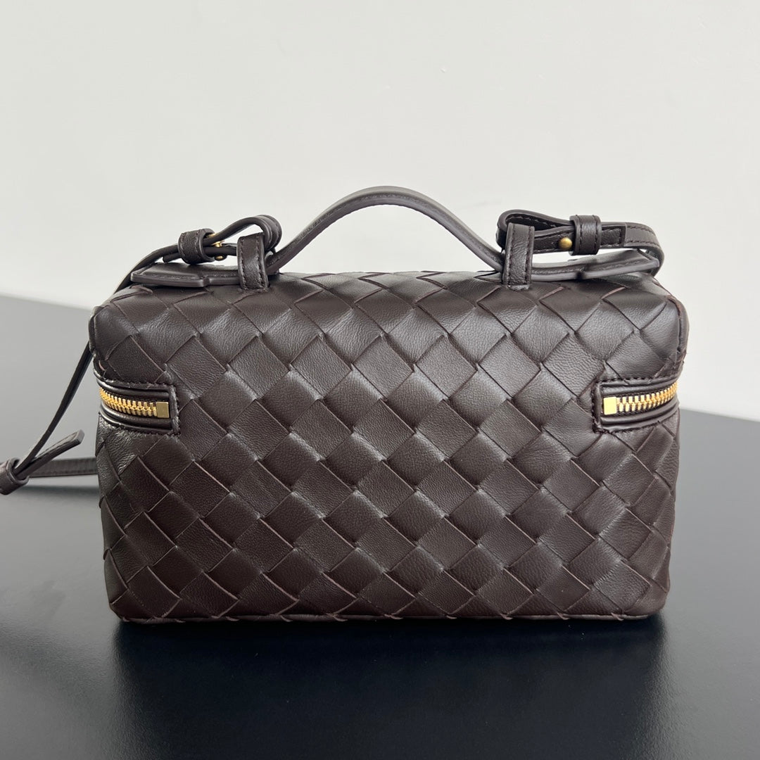 BOTTEGA VENETA BANG BANG 22 VANITY CASE IN FONDANT CALFSKIN
