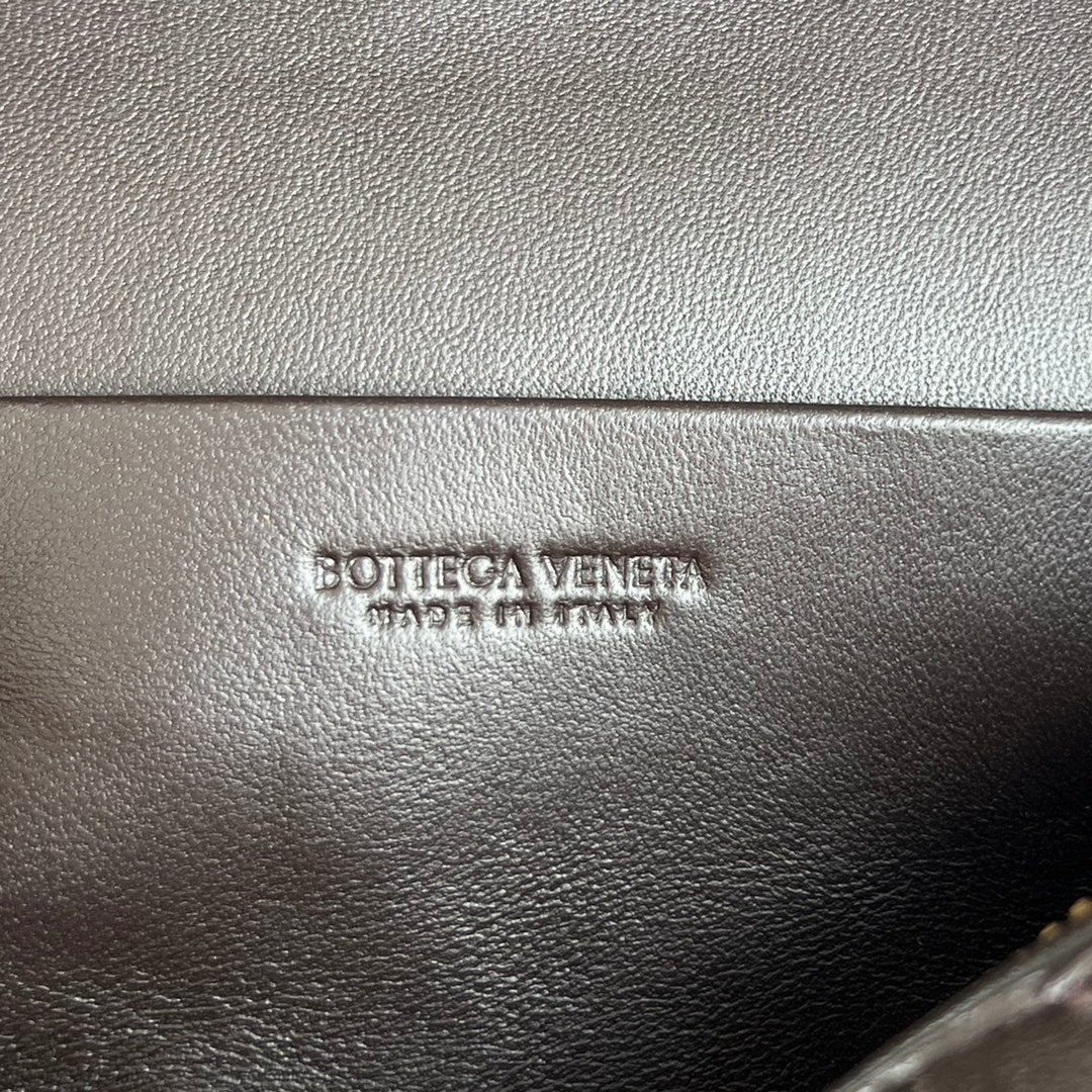 BOTTEGA VENETA BANG BANG 22 VANITY CASE IN FONDANT CALFSKIN