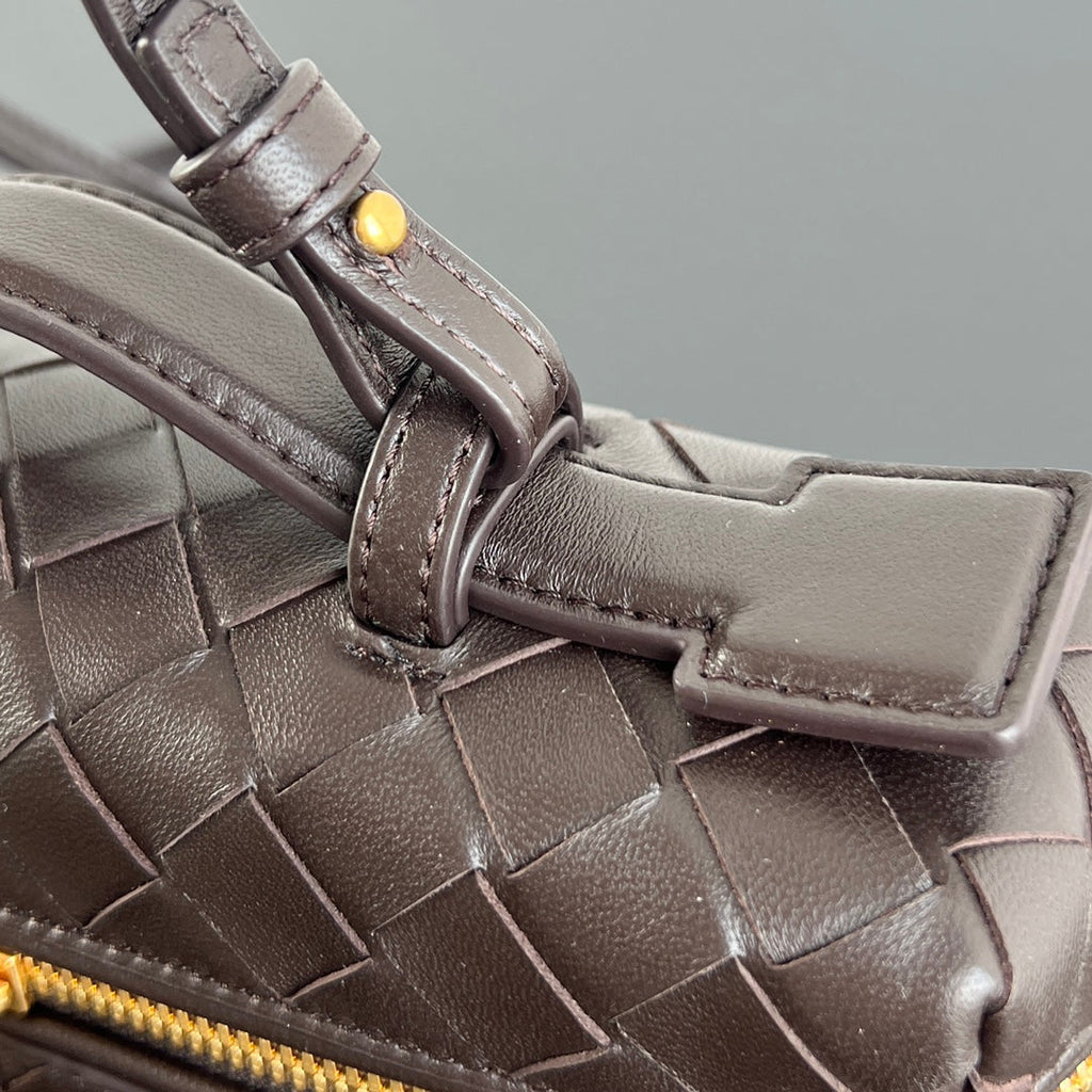 BOTTEGA VENETA BANG BANG 22 VANITY CASE IN FONDANT CALFSKIN