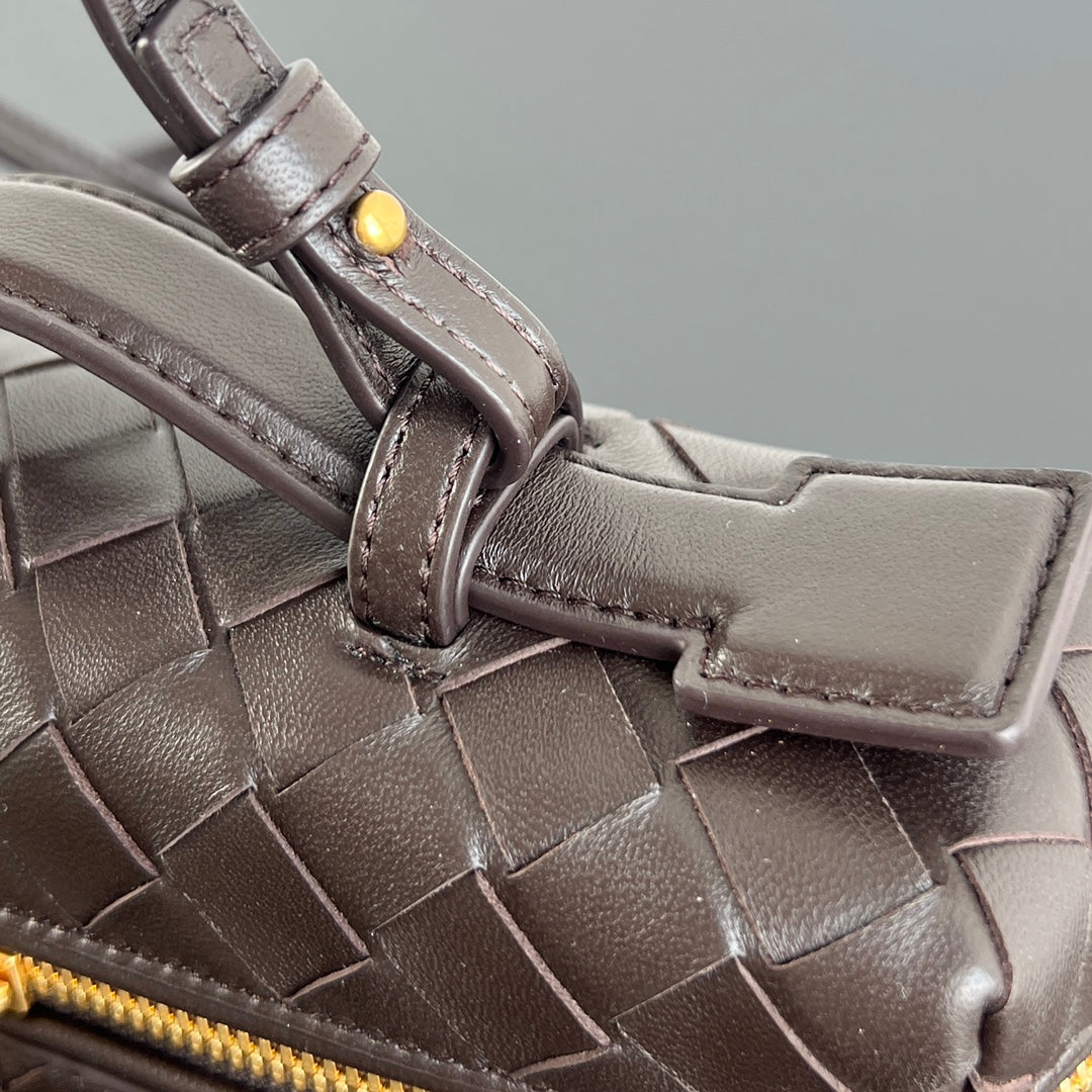 BOTTEGA VENETA BANG BANG 22 VANITY CASE IN FONDANT CALFSKIN
