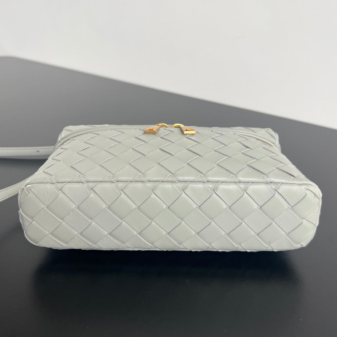 BOTTEGA VENETA BANG BANG 22 VANITY CASE IN GREY COIN CALFSKIN