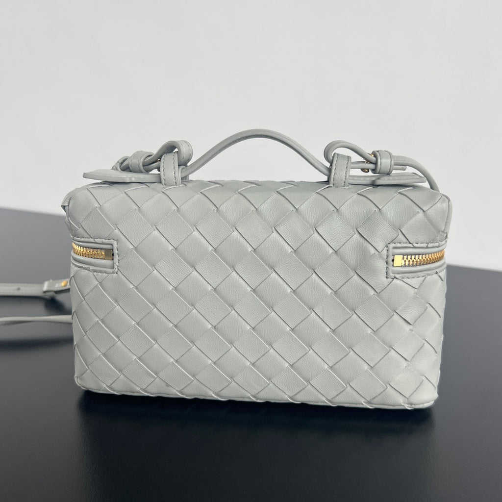BOTTEGA VENETA BANG BANG 22 VANITY CASE IN GREY COIN CALFSKIN
