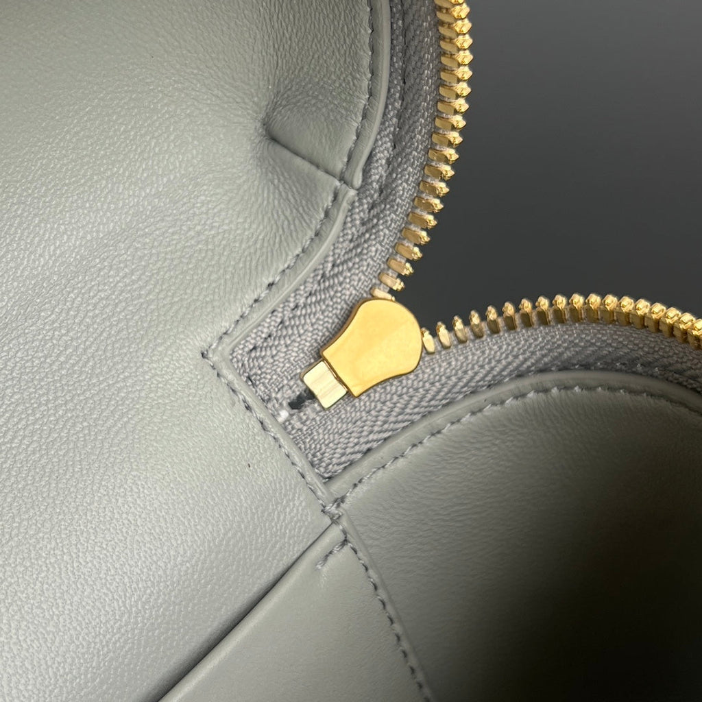 BOTTEGA VENETA BANG BANG 22 VANITY CASE IN GREY COIN CALFSKIN