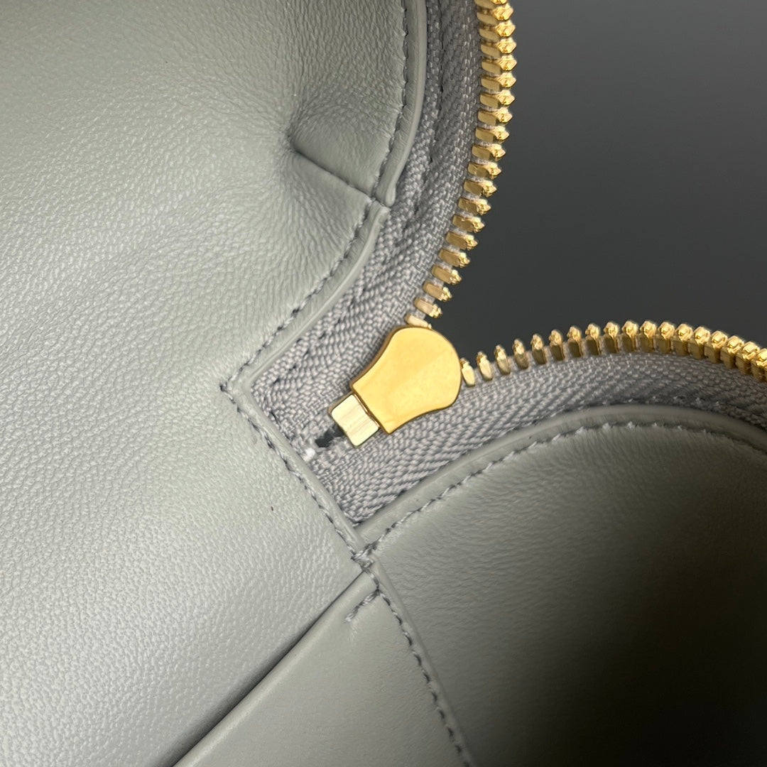 BOTTEGA VENETA BANG BANG 22 VANITY CASE IN GREY COIN CALFSKIN