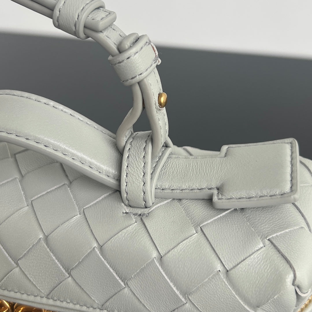 BOTTEGA VENETA BANG BANG 22 VANITY CASE IN GREY COIN CALFSKIN