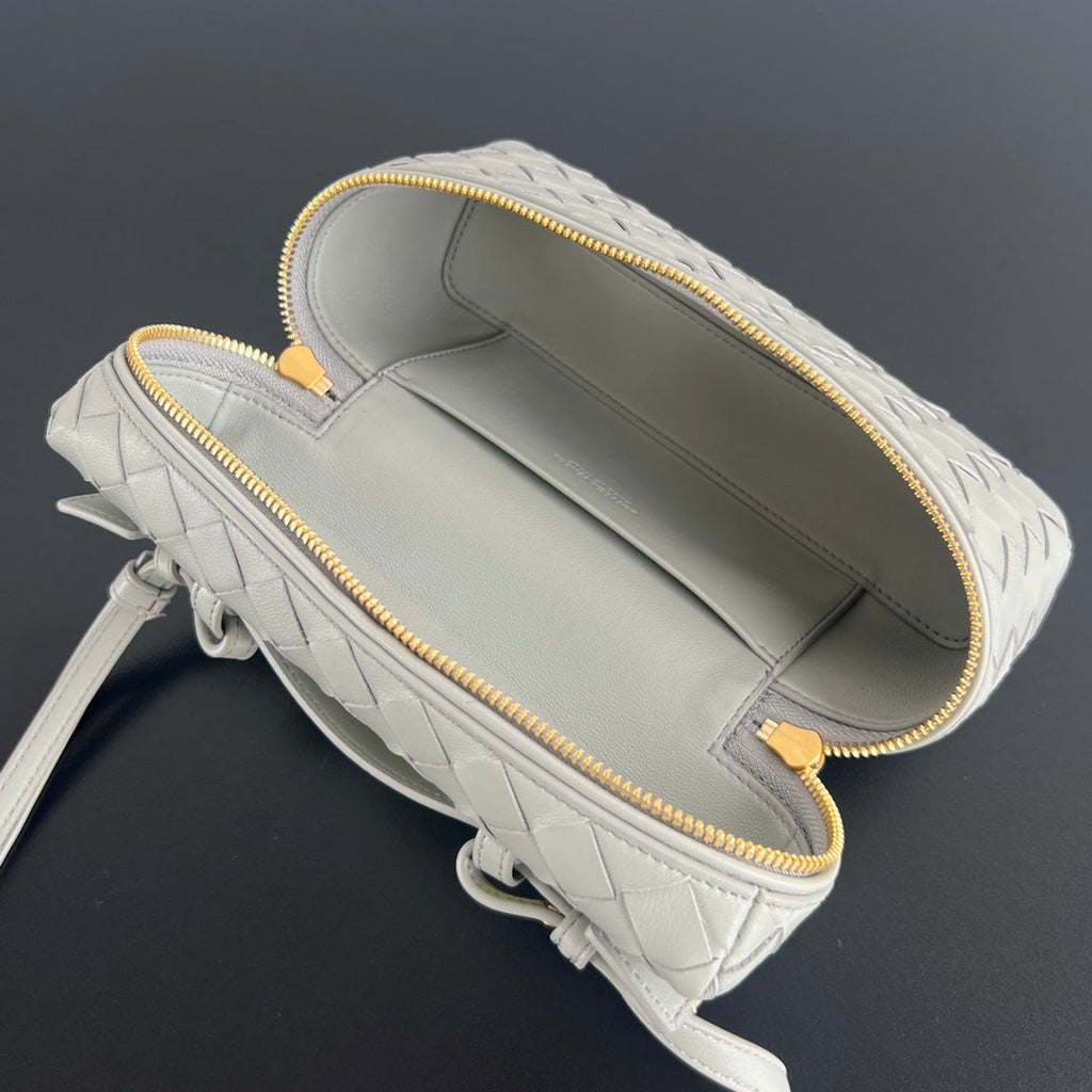 BOTTEGA VENETA BANG BANG 22 VANITY CASE IN GREY COIN CALFSKIN