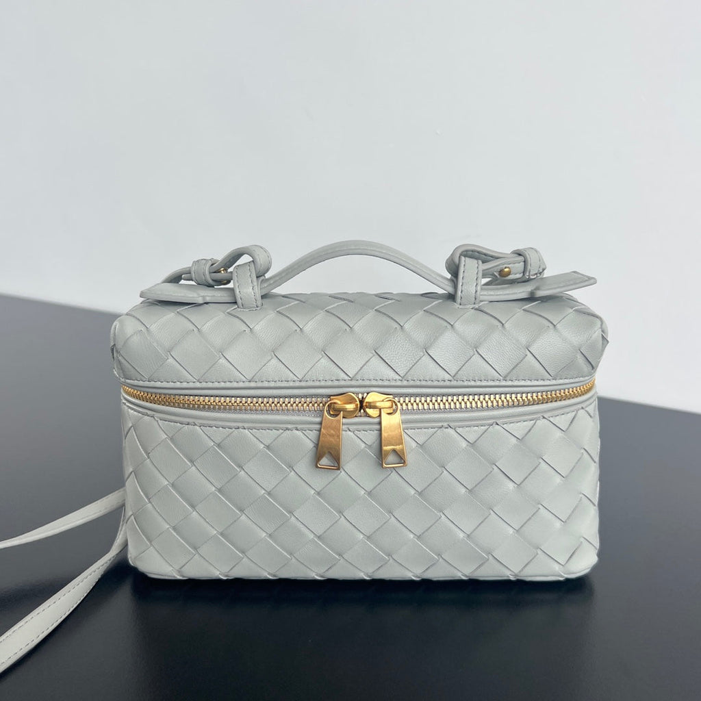 BOTTEGA VENETA BANG BANG 22 VANITY CASE IN GREY COIN CALFSKIN