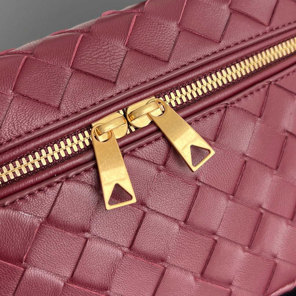 BOTTEGA VENETA BANG BANG 22 VANITY CASE IN BURGUNDY RED CALFSKIN