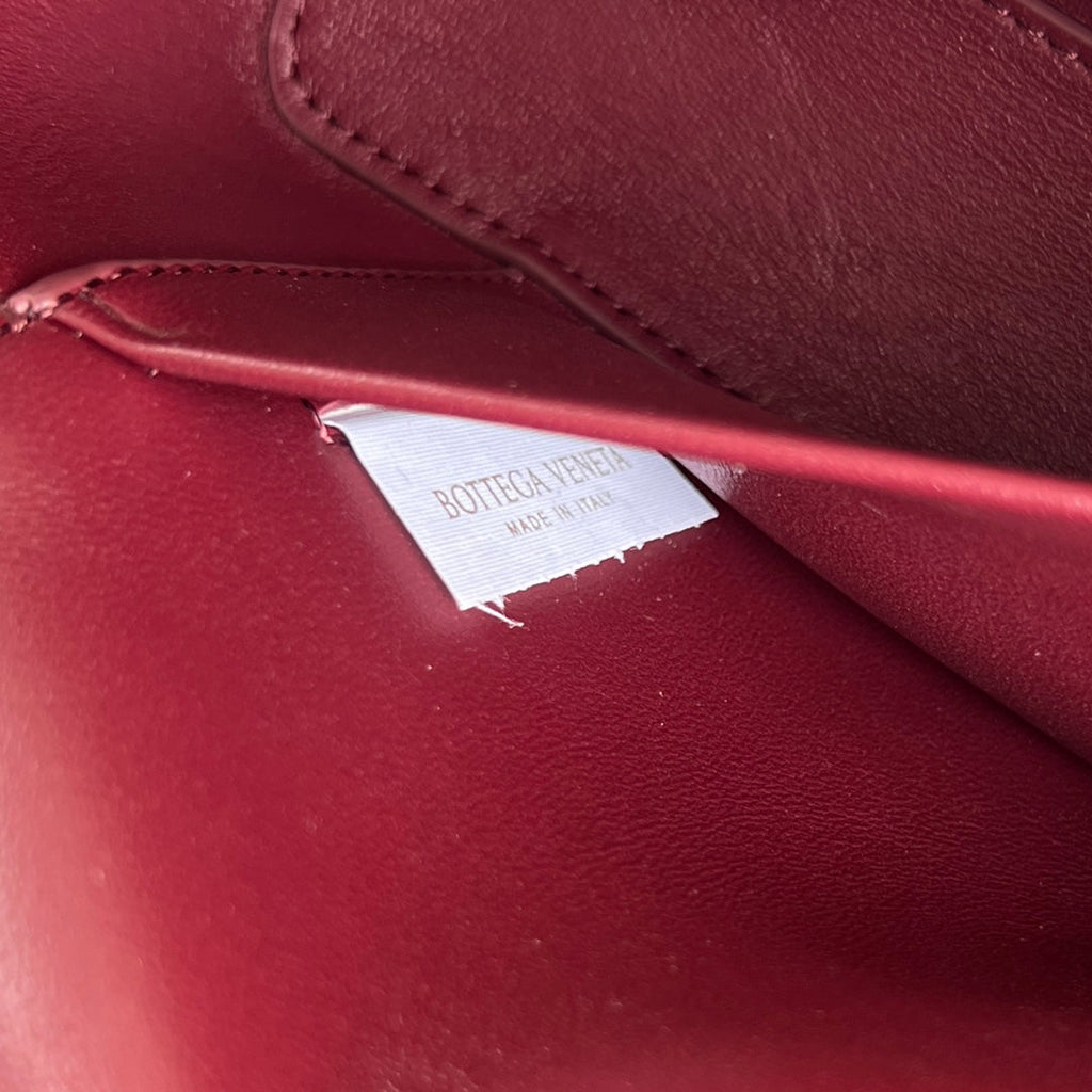 BOTTEGA VENETA BANG BANG 22 VANITY CASE IN BURGUNDY RED CALFSKIN